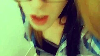 Atractive tranguardistis would like to suck a big cock