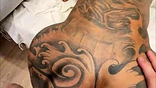 18+纹身大屁股小鲜肉无套内射