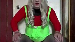 Bisexual Crossdresser Mark DROPS TO HIS KNEES TO SUCK YOUR COCK AND SUCK YOUR BLADDER DRY OF ALL YOUR PISS ASWELL