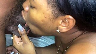 ella quiere probar una doble penetracion con juguetes en el culo al aire libre.