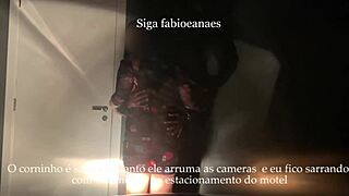 sensual sarro da hotwife safada com o comedor negão dotado na garagem enquanto o corninho prepara o quarto de motel para eu dar gostoso