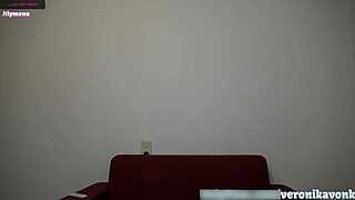 sexy babe arygameplays clothed with a beautiful smile