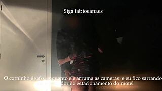 sensual sarro da hotwife safada com o comedor negão dotado na garagem enquanto o corninho prepara o quarto de motel para eu dar gostoso