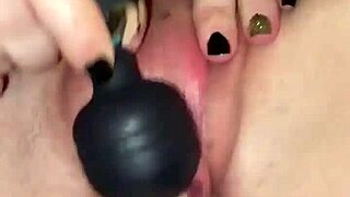 milf fingers wet pussy to splash in homemade masturbation