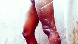 A gay story unfolds with everyday experiences and connections in the community