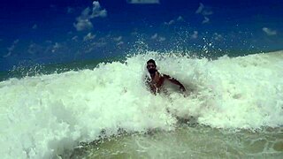 Watch my muscular ass shake on the beach, says the bodybuilder babe