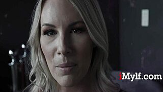 嘿，内衣金发灵媒吸魔杖清除能量，万圣节诡异！🐰