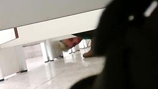 商场厕所同性亲吻