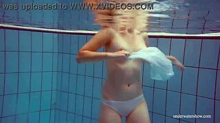 Big Tits Redhead Melisa Darkova Shows Booty