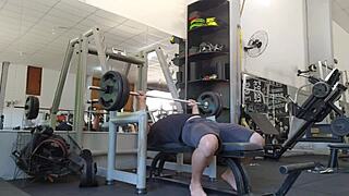 fodendo o peitoral pesado algo essencial hoje