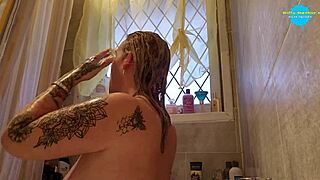 Come join me in the bath for some slutty milf pussy fucking with natural tits