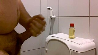 Oiled Handjob Leads To Cumshot!