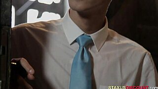 同性小伙子见面进行生猛硬核干