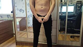 房间按摩变18+男同自撸高潮😊