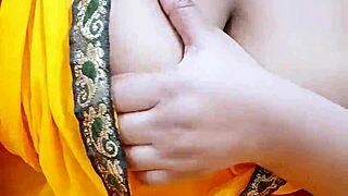 Hey, check out this sexy West Bengal bhabhi in saree