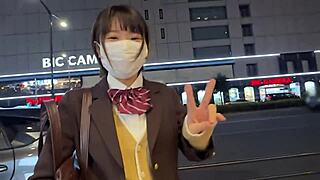 young asian babe allows creampie in love hotel