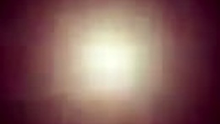 Transexual tesuda completamente excitada dando seu cuzão guloso e gozando com boy pauzudo