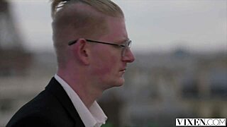 Vixen Stunning Venera Has A Wandering Eye For Strangers