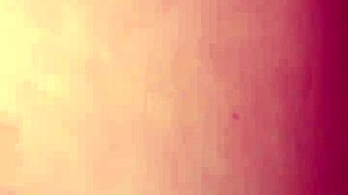 金发尤物自慰狂干老公全红内射