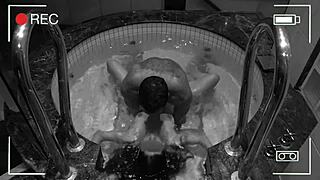 C�mara De Vigilancia Capta A Esposa Infiel En El Jacuzzi Del Hotel