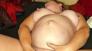 Milf masturbates to hard cum with wet pussy