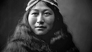 Eskimo Nell's retro hairy charm unfolds in vintage tale.