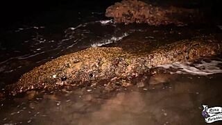 Young African Girl Masturbates Big Ass To Orgasm And Squirt On Beach