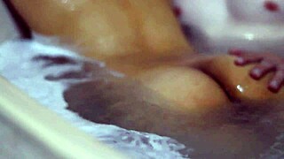 拉丁年轻辣妹公寓和朋友妈忍不住高潮