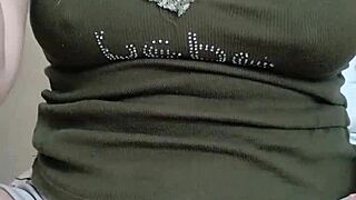 Beautiful Girl Performs Live Dance on Bigo Platform