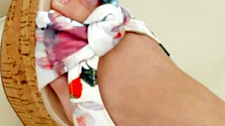 Beautiful Brunette Teen 18+ Wants Mommy Roleplay!