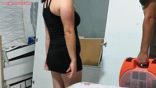 Amadora Seduces Worker With Blowjob