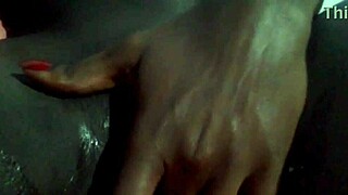 a preta da bucetinha carnuda e toda gozada e do grel�o toda rosinha por dentro