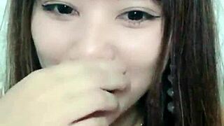 Vietnamese girl on uplive talkshow livestream with sexy asian korean webcam