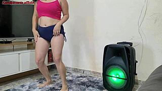 Minha linda enteada dança e eu estou obcecado em transar com ela sem camisinha.