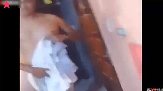 mi madrastra no esta quiero comer polla padrastro baño 😏