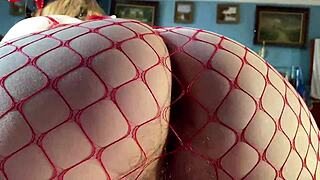 Amateur wife swallows cum after outdoor rimjob