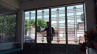 Skinny Teen Brunette Babe Gives Deepthroat Blowjob to Milf in Homemade Cowgirl Action