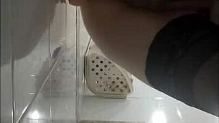 Linda Travesti En Lencer�a Se Masturba Con Dildos En Su Culo