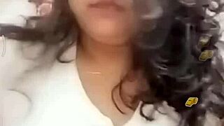 Sona bhabhi shows nipples on bigo live!