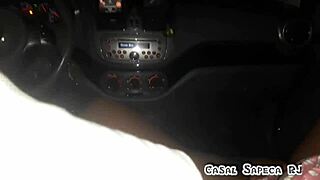 Mamando Meu Amigo Enquanto Ele Dirige Com Os Vidros Do Carro Abertos Me Exibindo Pelas Ruas De Nova Iguaçu E O Marido Filmando Do Banco De Trás - Indo Pro Qg Da Putaria Hahahahaha Noite De Sexo Entre Amigos