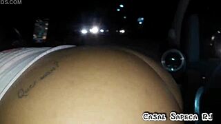 Mamando Meu Amigo Enquanto Ele Dirige Com Os Vidros Do Carro Abertos Me Exibindo Pelas Ruas De Nova Iguaçu E O Marido Filmando Do Banco De Trás - Indo Pro Qg Da Putaria Hahahahaha Noite De Sexo Entre Amigos