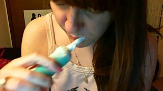 whoa, toothbrushing in pussy for hardcore fetish orgasm!