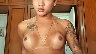 Nathalia大屌解隔离饥渴狂喷高潮