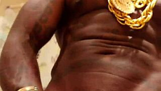 Hallelujah Johnson 抚摸我巨大黑鸡巴的狂野射精！😍