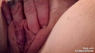 playing with my pussy feels so good! 😍