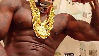 Hallelujah Johnson 抚摸我巨大黑鸡巴的狂野射精！😍