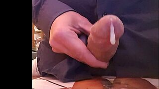 adding fresh cum to a shared centerfold's stains