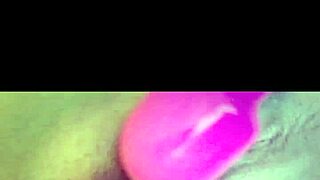 this clean pussy gets pleasured in masturbation session