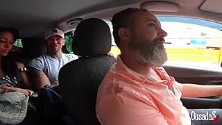 Amaya Takayo Atriz A Caminho De Um Trabalho E Apronta Com A Equipe - Vagninho - Jhonny Gab - Binho Ted - Sandro Lima