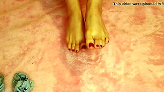 Latina Fixes Feet With Rich Massage.